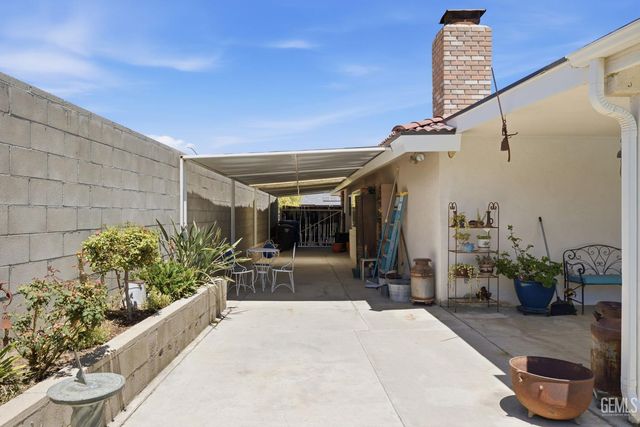2711 Carlisle Court, Bakersfield, CA 93309