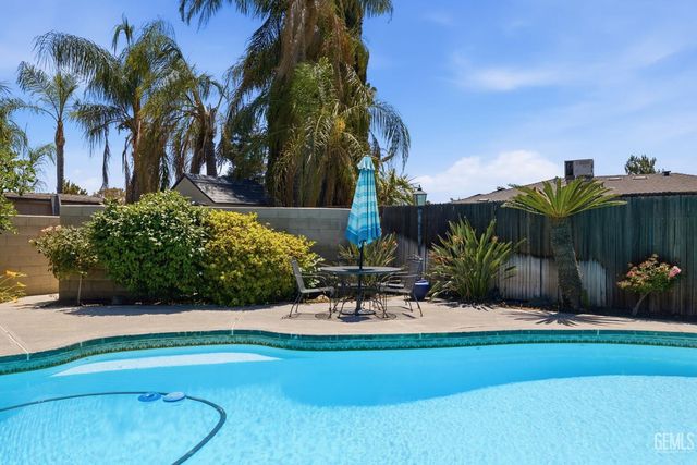 2711 Carlisle Court, Bakersfield, CA 93309