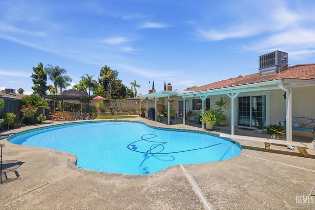 2711 Carlisle Court, Bakersfield, CA 93309