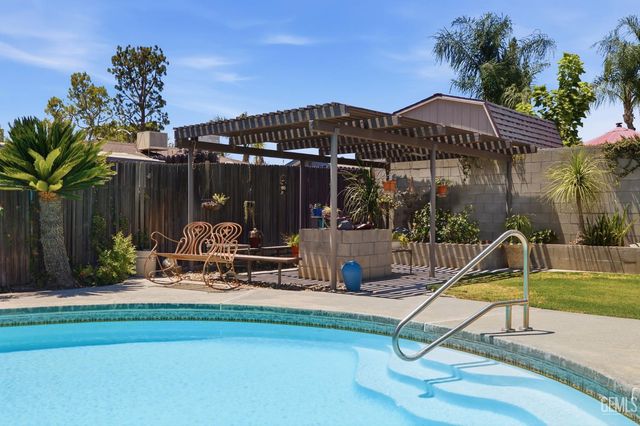 2711 Carlisle Court, Bakersfield, CA 93309