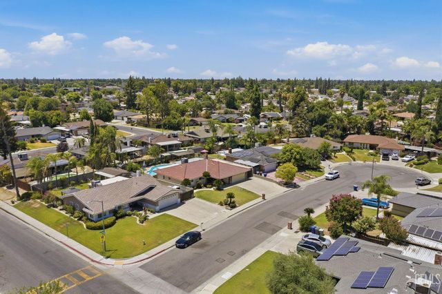 2711 Carlisle Court, Bakersfield, CA 93309