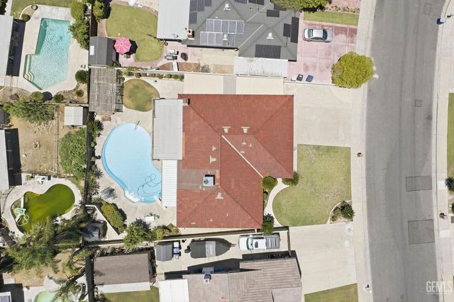 2711 Carlisle Court, Bakersfield, CA 93309