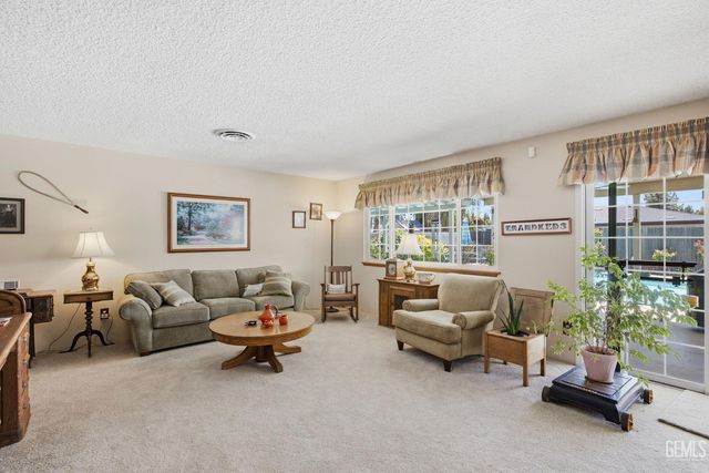 2711 Carlisle Court, Bakersfield, CA 93309