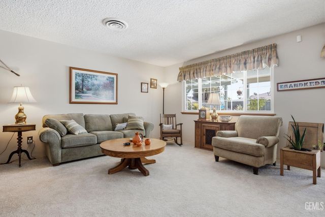 2711 Carlisle Court, Bakersfield, CA 93309