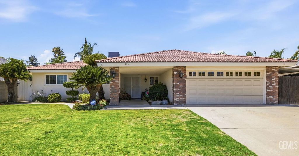 2711 Carlisle Court, Bakersfield, CA 93309