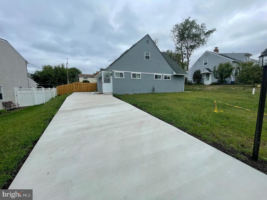9308 TREATY RD, Philadelphia, PA 19114