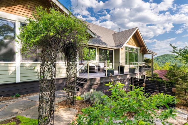 96 Gibson Road, Asheville, NC 28804