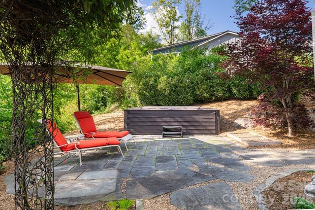 96 Gibson Road, Asheville, NC 28804