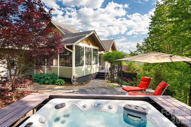 96 Gibson Road, Asheville, NC 28804