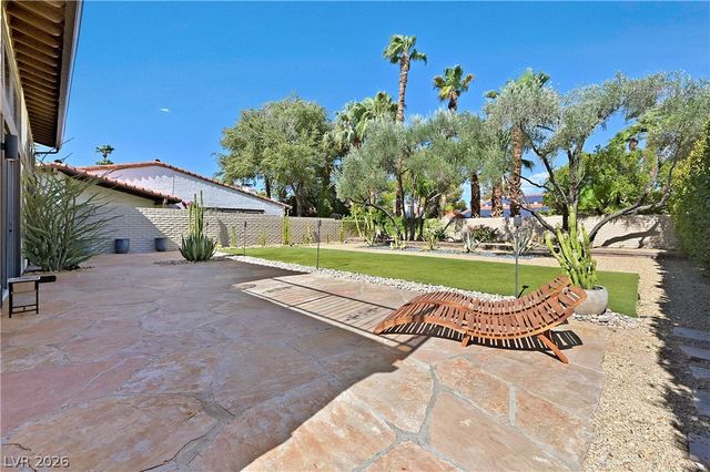 2213 Plaza Del Puerto, Las Vegas, NV 89102