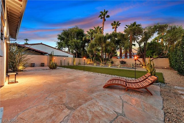 2213 Plaza Del Puerto, Las Vegas, NV 89102