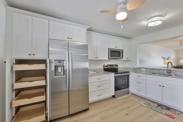 597 LAKESIDE DRIVE 597, Bradenton, FL 34210