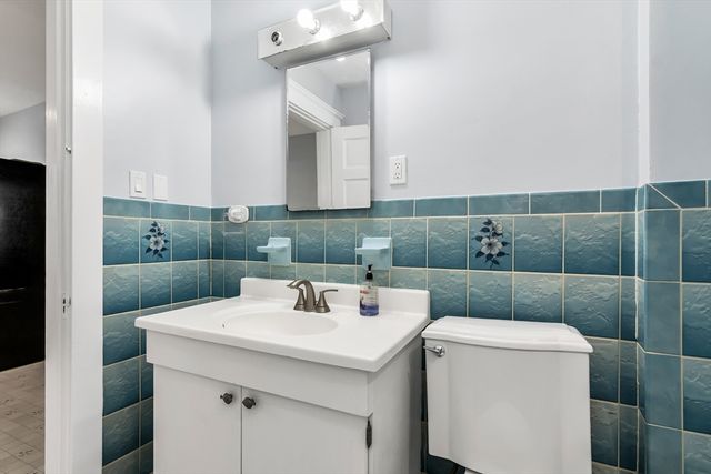 32-34 Magnolia St 2, Lawrence, MA 01841