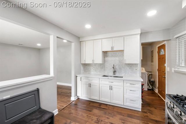 8031 N Silvery Lane, Dearborn Heights, MI 48127