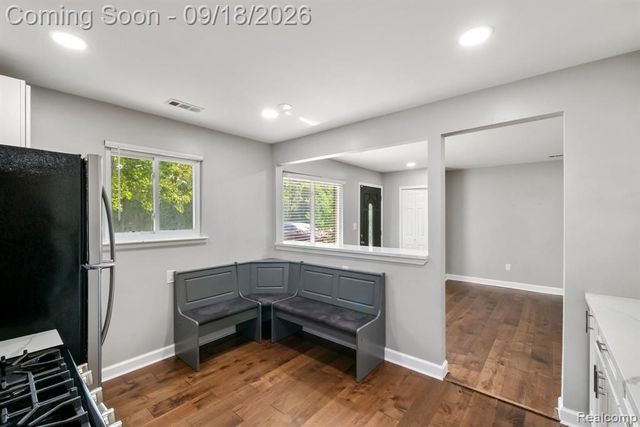 8031 N Silvery Lane, Dearborn Heights, MI 48127