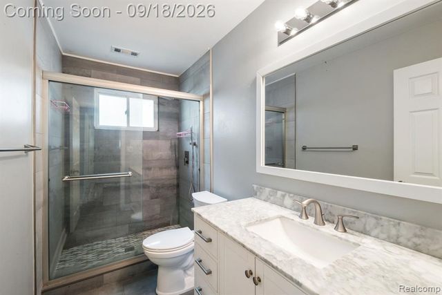 8031 N Silvery Lane, Dearborn Heights, MI 48127