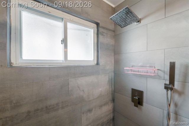 8031 N Silvery Lane, Dearborn Heights, MI 48127