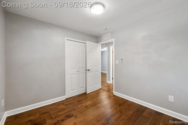 8031 N Silvery Lane, Dearborn Heights, MI 48127