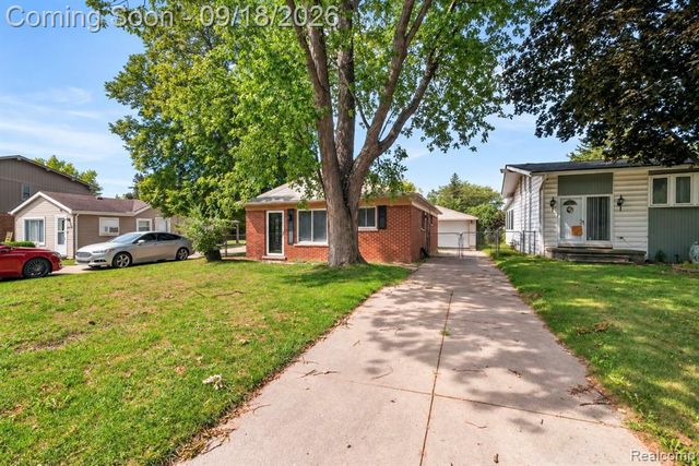 8031 N Silvery Lane, Dearborn Heights, MI 48127