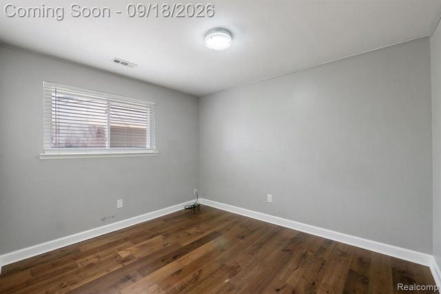 8031 N Silvery Lane, Dearborn Heights, MI 48127