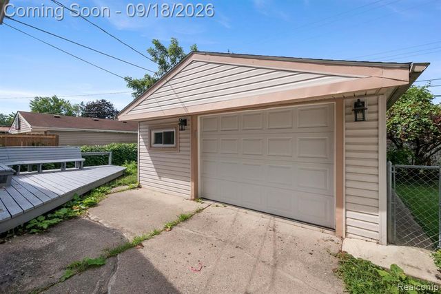 8031 N Silvery Lane, Dearborn Heights, MI 48127