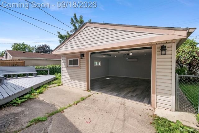 8031 N Silvery Lane, Dearborn Heights, MI 48127