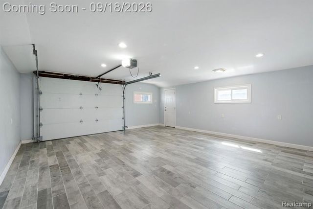 8031 N Silvery Lane, Dearborn Heights, MI 48127