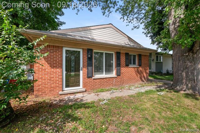 8031 N Silvery Lane, Dearborn Heights, MI 48127