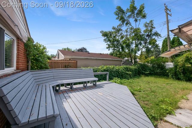 8031 N Silvery Lane, Dearborn Heights, MI 48127