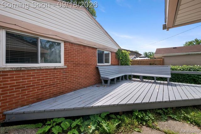 8031 N Silvery Lane, Dearborn Heights, MI 48127