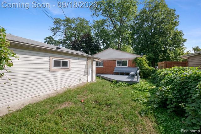 8031 N Silvery Lane, Dearborn Heights, MI 48127