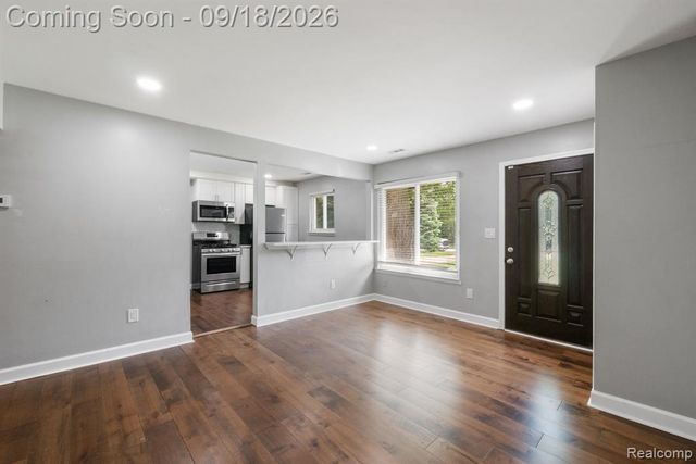 8031 N Silvery Lane, Dearborn Heights, MI 48127