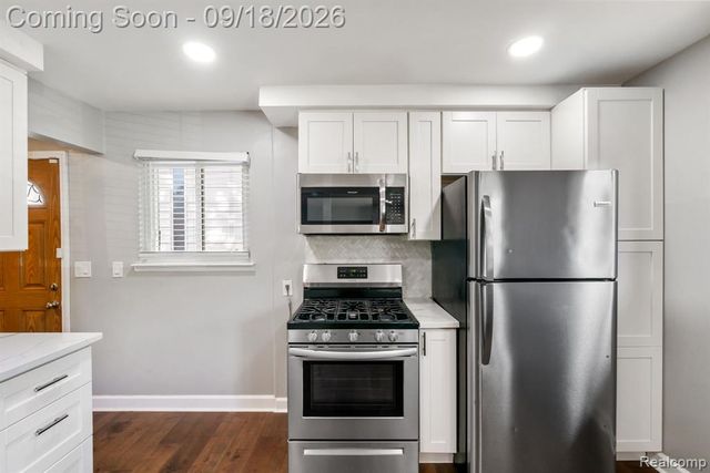 8031 N Silvery Lane, Dearborn Heights, MI 48127