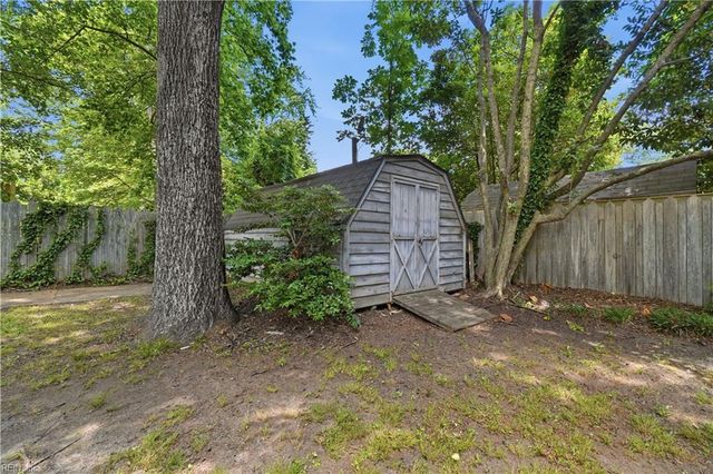 533 Kings Grant RD, Virginia Beach, VA 23452