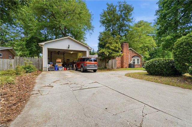 533 Kings Grant RD, Virginia Beach, VA 23452