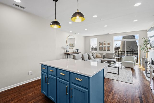 2305 N AUSTIN Avenue 3, Chicago, IL 60639