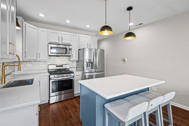 2305 N AUSTIN Avenue 3, Chicago, IL 60639