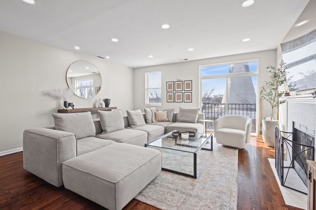 2305 N AUSTIN Avenue 3, Chicago, IL 60639