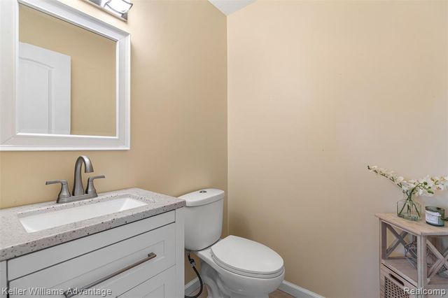 22627 Otter Road, New Boston, MI 48164