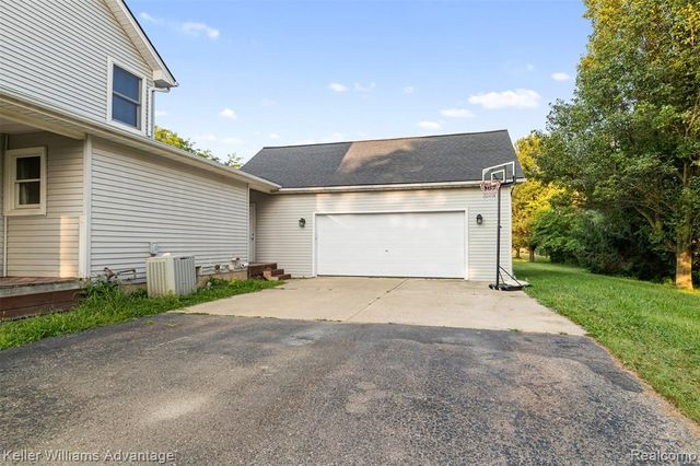 22627 Otter Road, New Boston, MI 48164