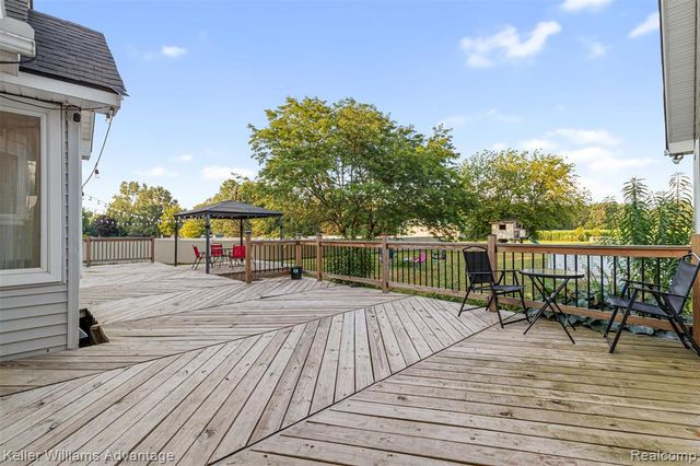 22627 Otter Road, New Boston, MI 48164