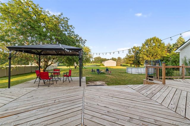 22627 Otter Road, New Boston, MI 48164
