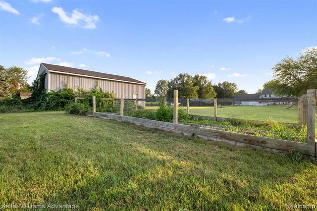 22627 Otter Road, New Boston, MI 48164