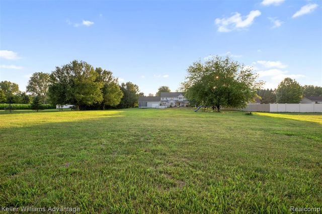 22627 Otter Road, New Boston, MI 48164