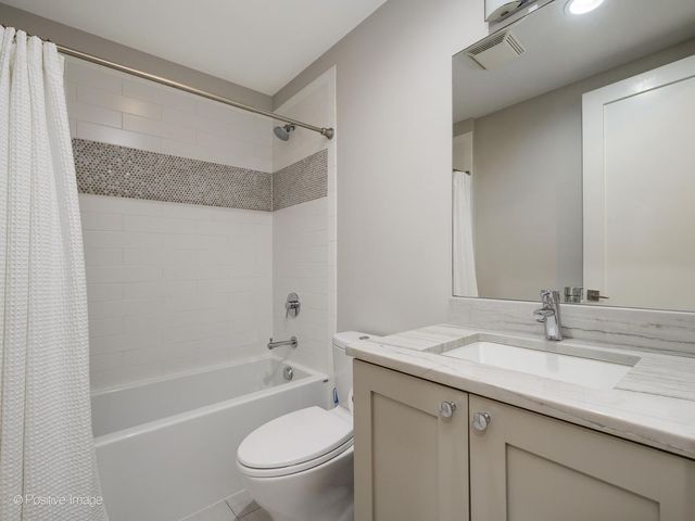 1046 W Altgeld Street 1N, Chicago, IL 60614
