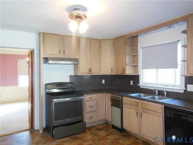 4605 Hero Ct, Petersburg, VA 23803