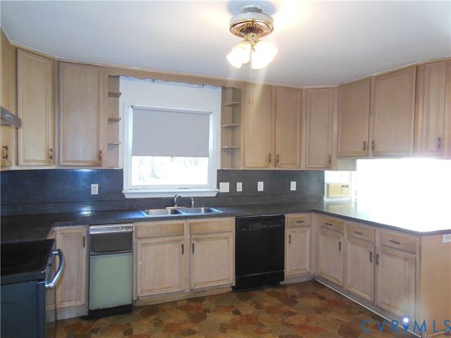 4605 Hero Ct, Petersburg, VA 23803