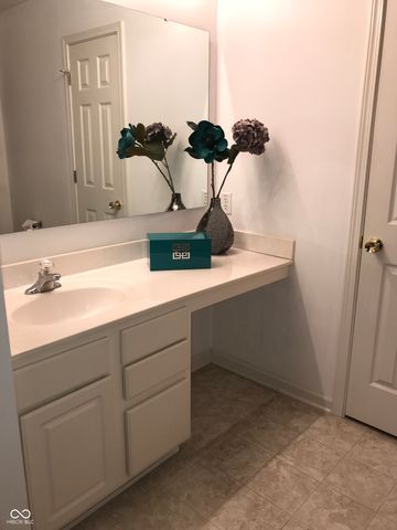 12172 Black Hills Drive, Fishers, IN 46038