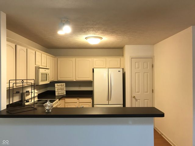 12172 Black Hills Drive, Fishers, IN 46038