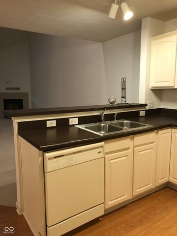 12172 Black Hills Drive, Fishers, IN 46038